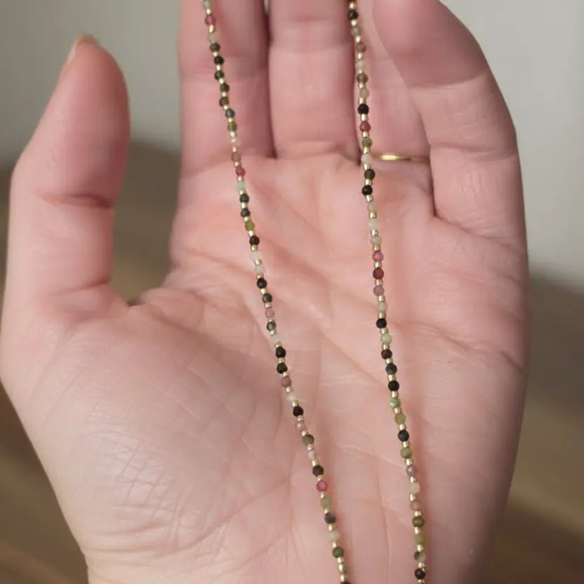 Collier Aura – Tourmaline Multicouleur & Éclats Dorés